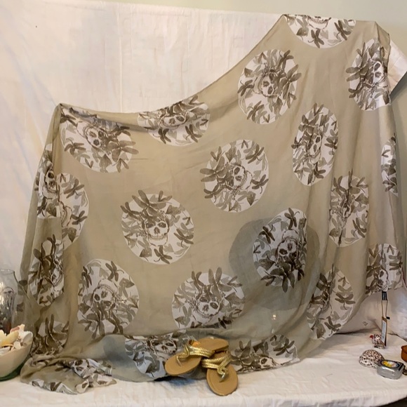 Skulls sarong